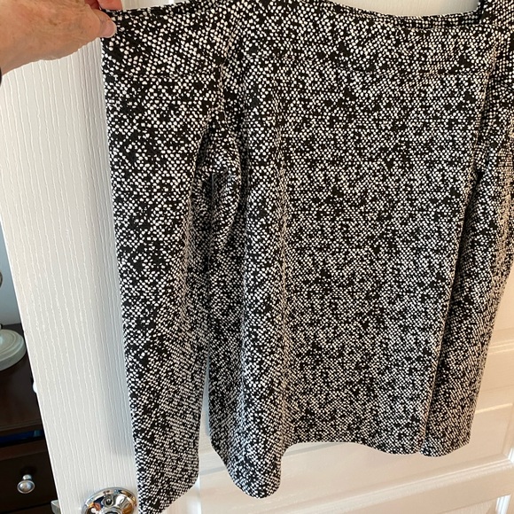 Michael Kors Black/White Off Shoulder w/Straps Woman’s Top - Picture 4 of 9